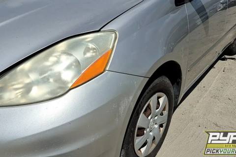 Photo of 2006 Toyota Sienna