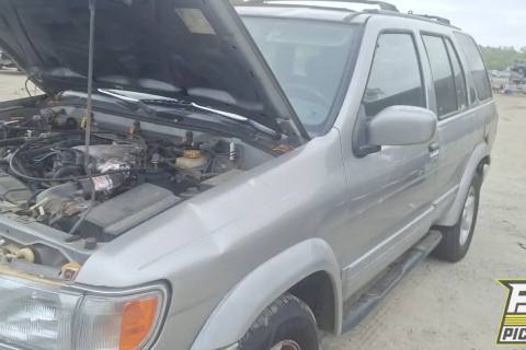 Photo of 1999 Nissan Pathfinder