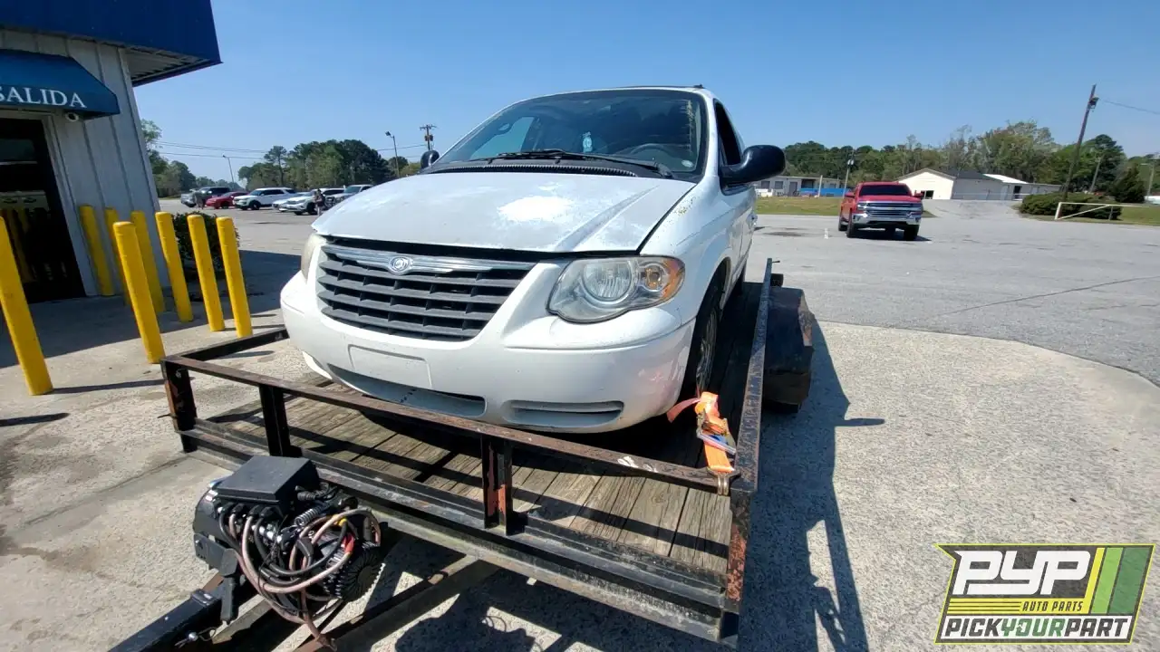 Photo of 2005 Chrysler Town & Country