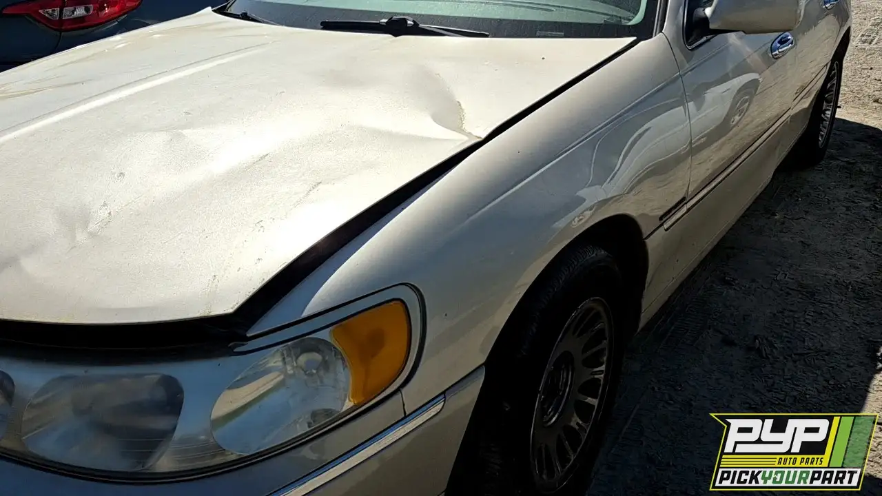 Photo of 2000 Lincoln Town Car