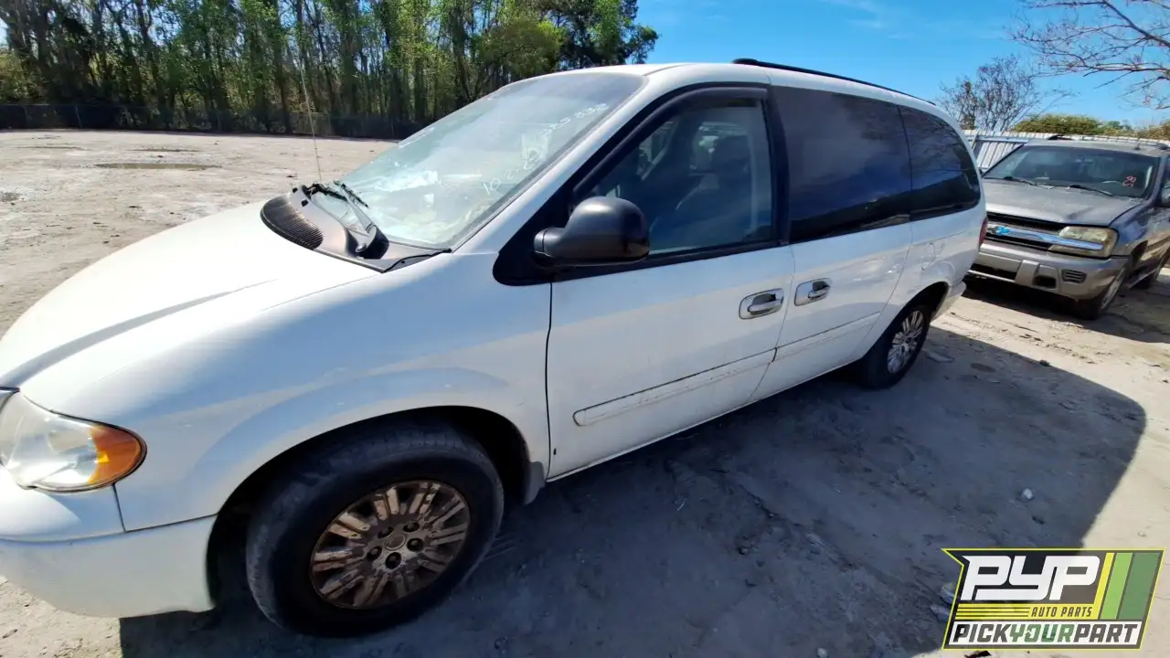 Photo of 2005 Chrysler Town & Country