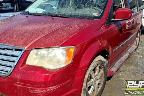 Photo of 2010 Chrysler Town & Country