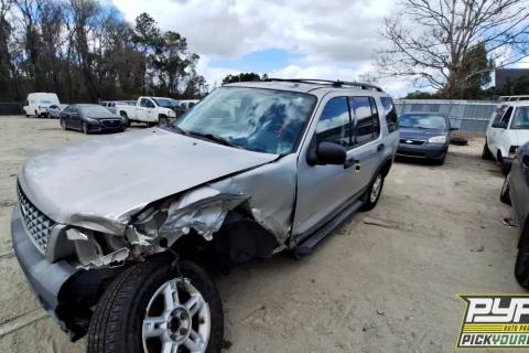 Photo of 2004 Ford Explorer