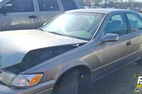 Photo of 1999 Toyota Camry