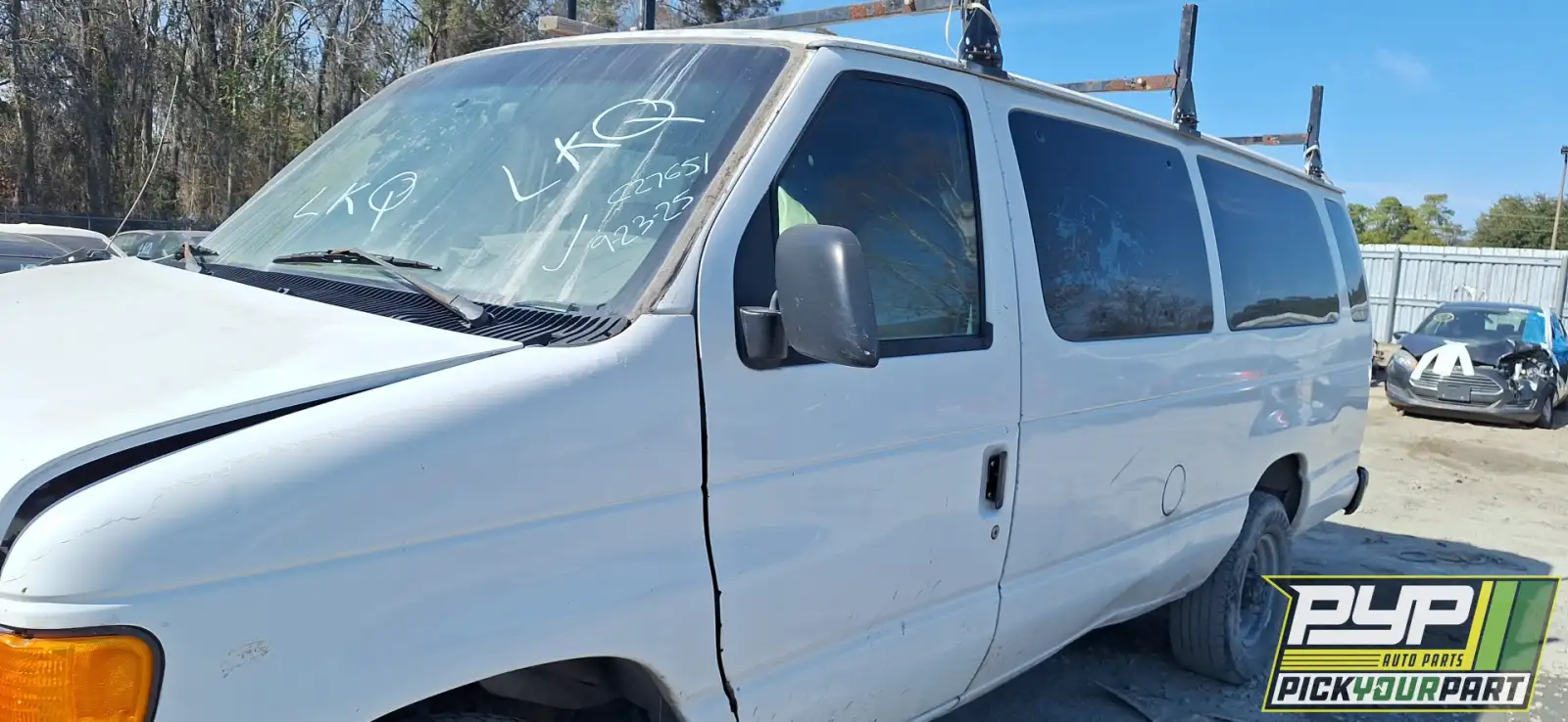 Photo of 1999 Ford E-350 Econoline Club Wagon