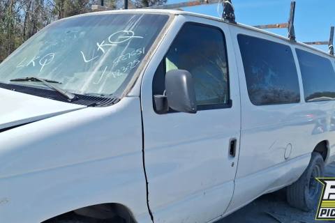 Photo of 1999 Ford E-350 Econoline Club Wagon