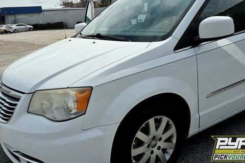 Photo of 2014 Chrysler Town & Country