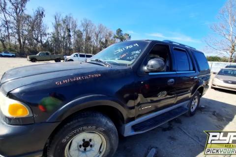 Photo of 2002 Lincoln Navigator