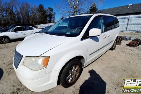 Photo of 2010 Chrysler Town & Country
