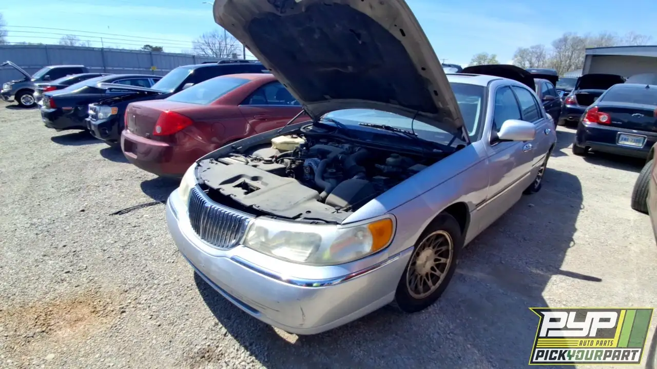 Photo of 2000 Lincoln Town Car
