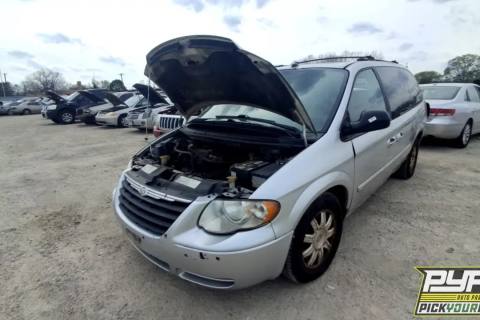 Photo of 2005 Chrysler Town & Country