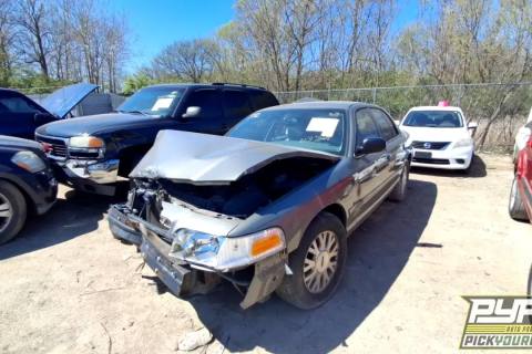Photo of 2003 Ford Crown Victoria