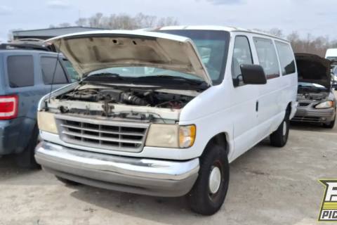Photo of 1996 Ford E-150 Econoline Club Wagon