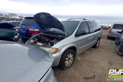 Photo of 2005 Chrysler Town & Country