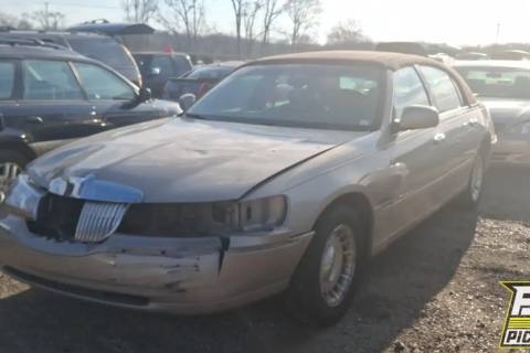 Photo of 1998 Lincoln Town Car