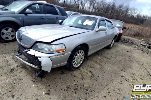 Photo of 2006 Lincoln Town Car