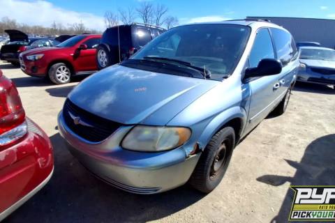 Photo of 2004 Chrysler Town & Country