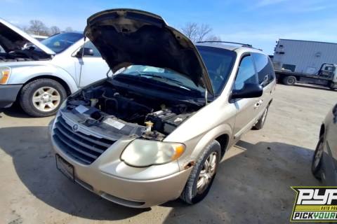 Photo of 2006 Chrysler Town & Country