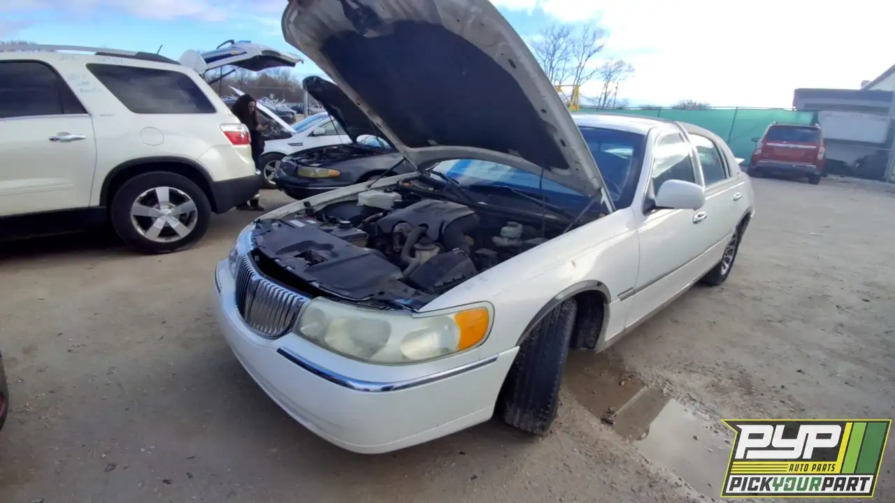Photo of 2002 Lincoln Town Car