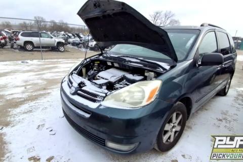 Photo of 2004 Toyota Sienna