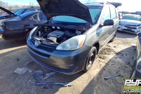 Photo of 2005 Toyota Sienna