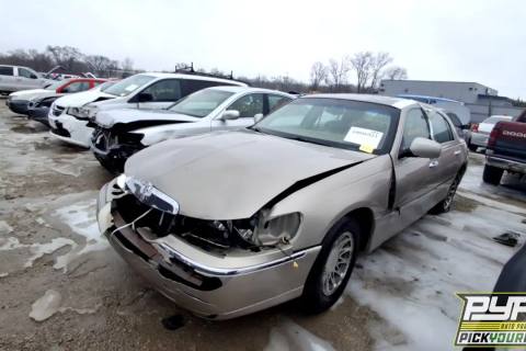 Photo of 2001 Lincoln Town Car