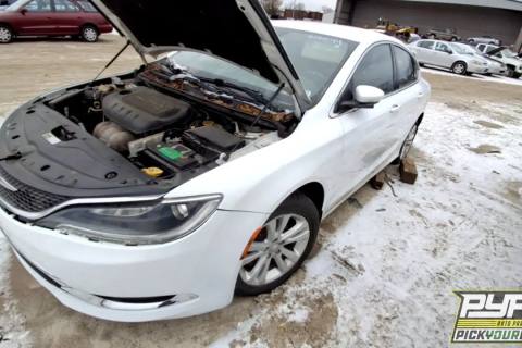 Photo of 2015 Chrysler 200