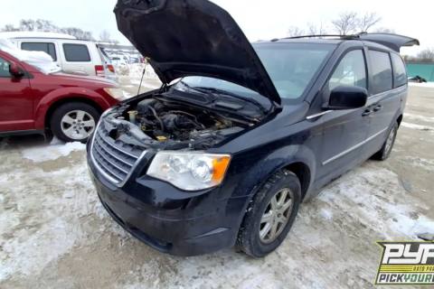 Photo of 2010 Chrysler Town & Country
