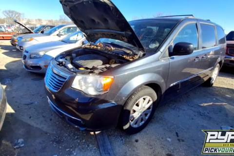 Photo of 2014 Chrysler Town & Country