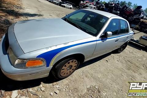 Photo of 2003 Ford Crown Victoria