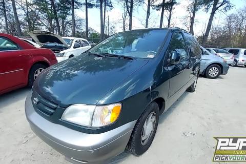 Photo of 2001 Toyota Sienna