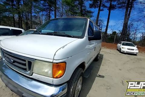 Photo of 2006 Ford E-350 Super Duty