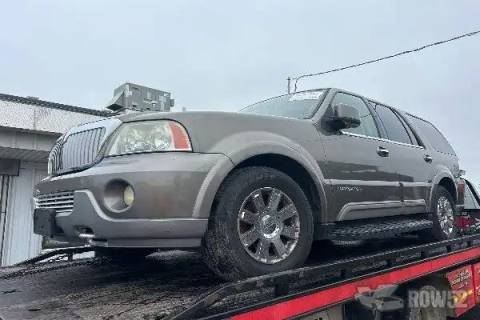 Photo of 2004 Lincoln Navigator