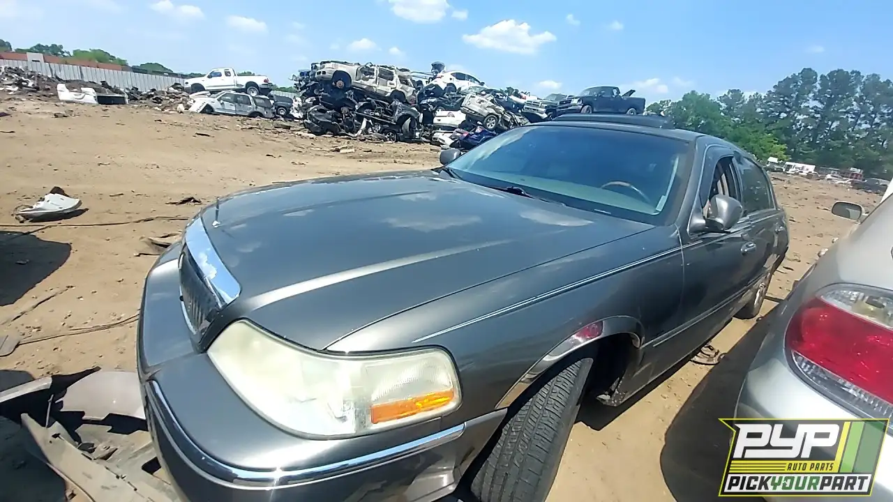 Photo of 2004 Lincoln Town Car