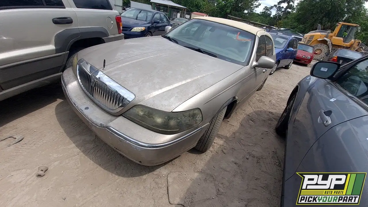 Photo of 2003 Lincoln Town Car