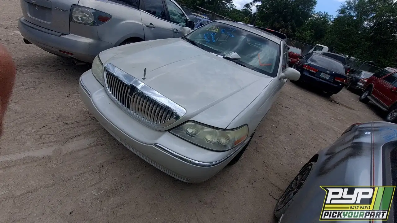 Photo of 2004 Lincoln Town Car