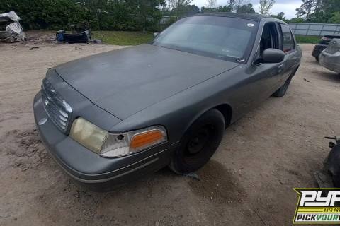 Photo of 2002 Ford Crown Victoria