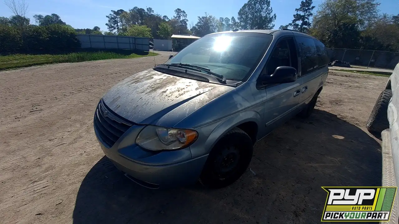 Photo of 2005 Chrysler Town & Country