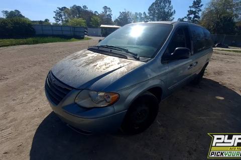Photo of 2005 Chrysler Town & Country