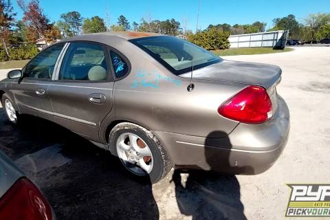 Photo of 2002 Ford Taurus