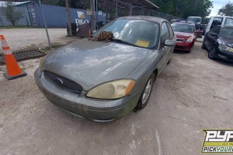 Photo of 2004 Ford Taurus