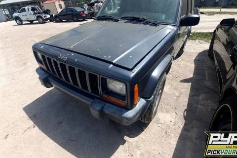 Photo of 2001 Jeep Cherokee