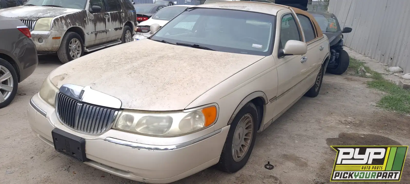 Photo of 1999 Lincoln Town Car
