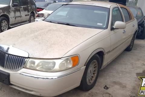 Photo of 1999 Lincoln Town Car
