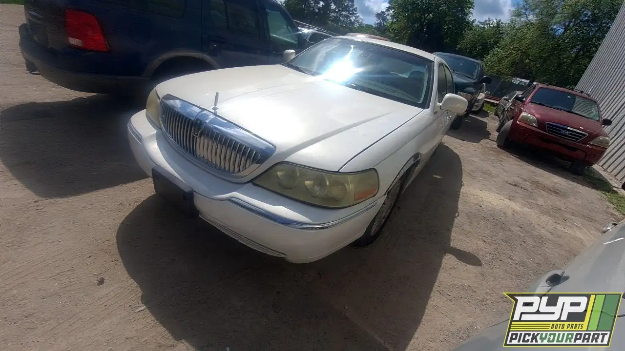 Photo of 2003 Lincoln Town Car