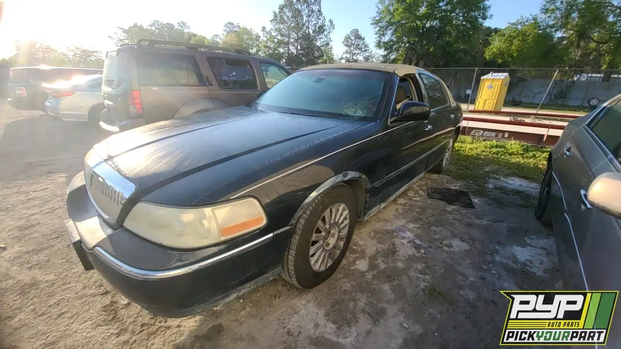 Photo of 2003 Lincoln Town Car