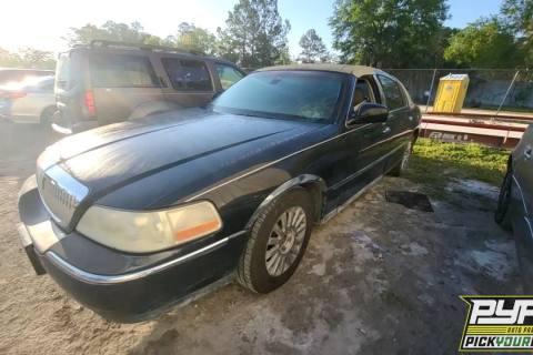 Photo of 2003 Lincoln Town Car