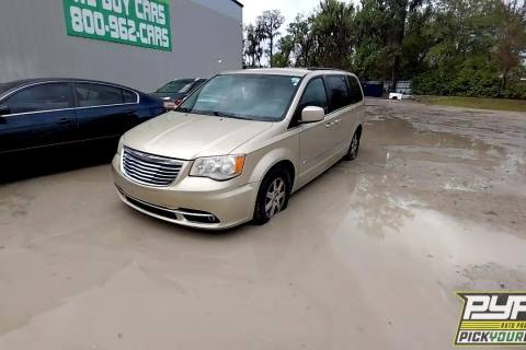 Photo of 2011 Chrysler Town & Country