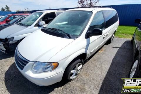 Photo of 2006 Chrysler Town & Country