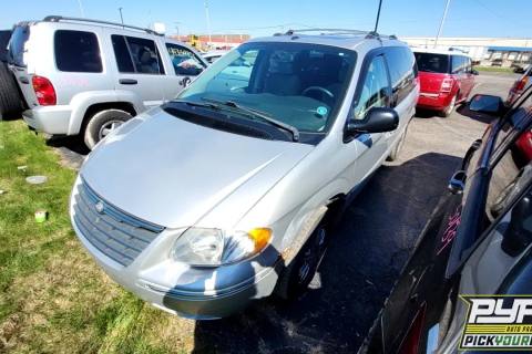 Photo of 2006 Chrysler Town & Country